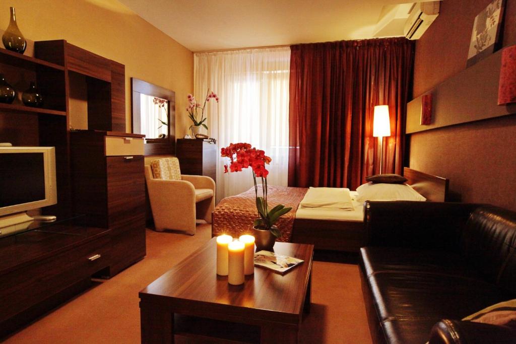 Семейный (Семейный люкс с 2 спальнями) отеля City Hotel Nitra, Нитра