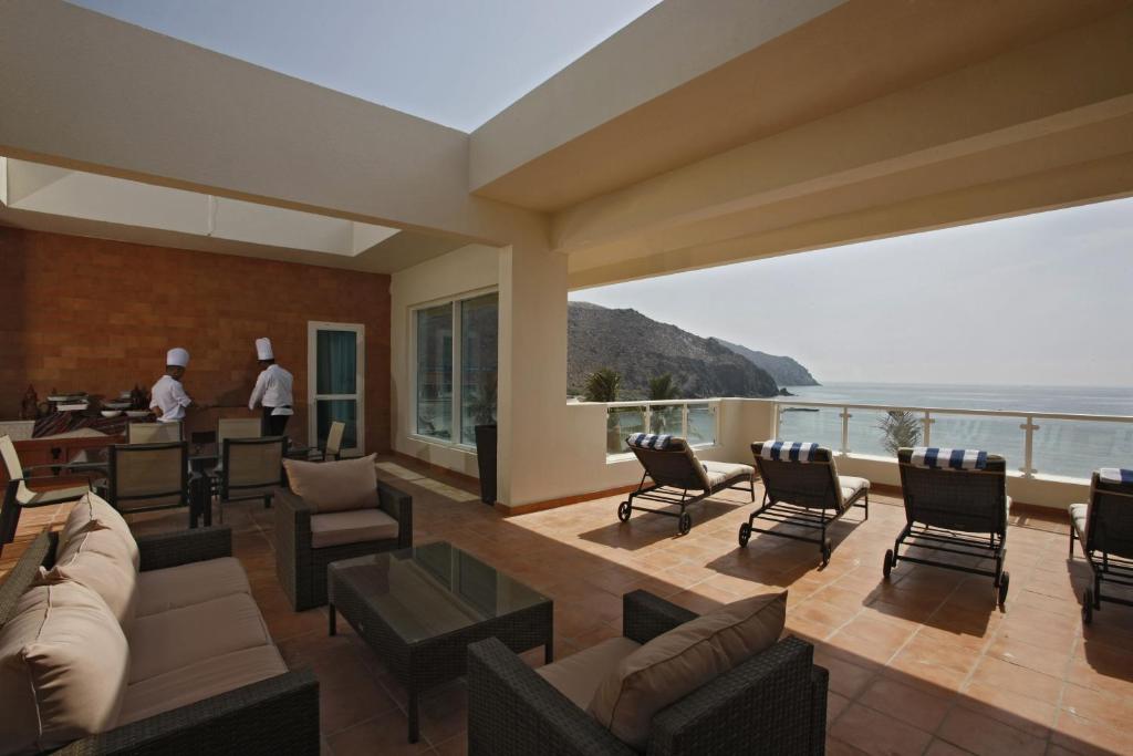 Вилла (Вилла на пляже с 2 спальнями), Курортный отель Oceanic Khorfakkan Resort & Spa