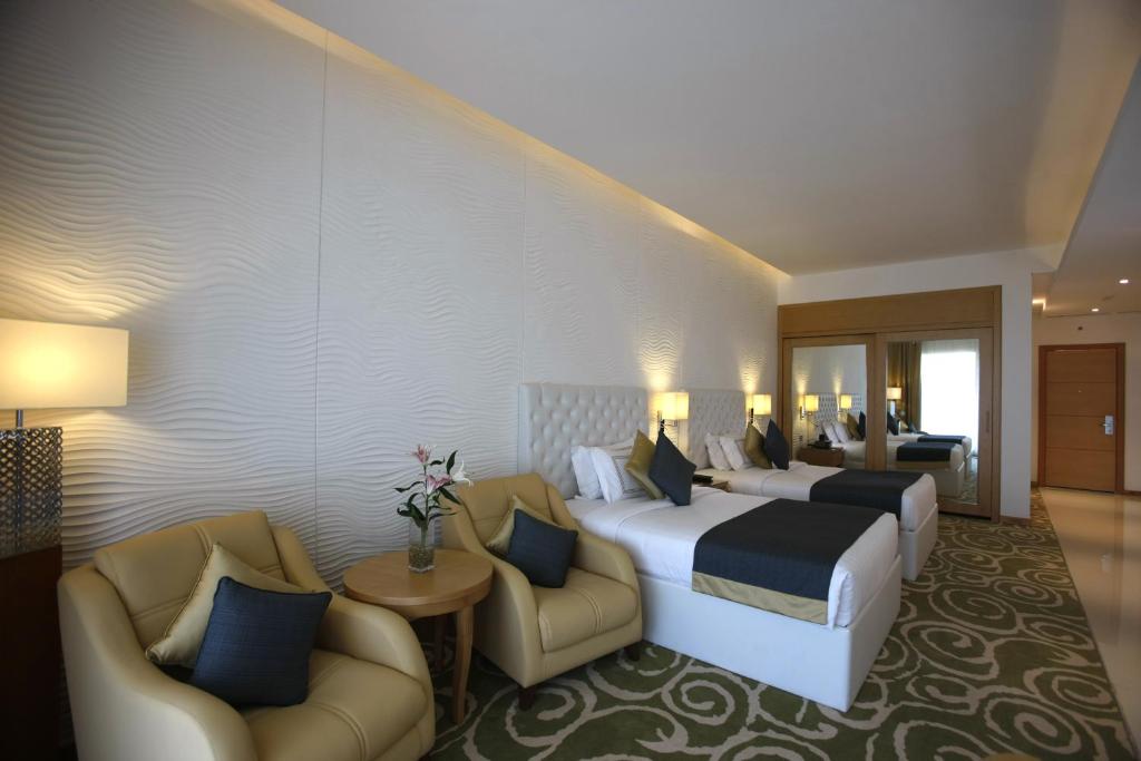 Вилла (Вилла на пляже с 2 спальнями) курортного отеля Oceanic Khorfakkan Resort & Spa, Фуджейра