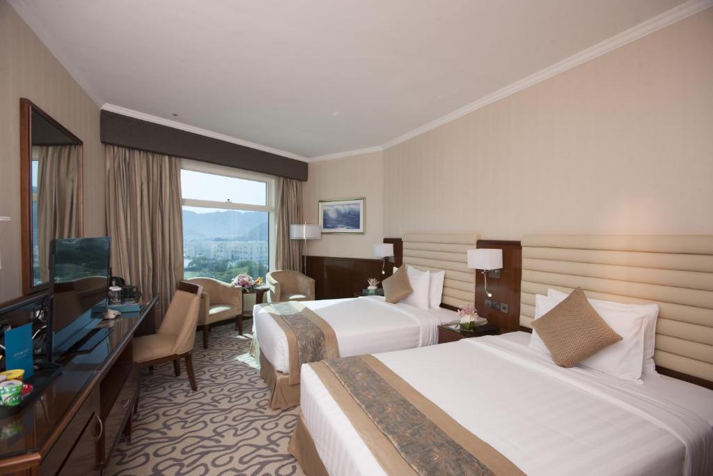 Двухместный (Двухместный номер Делюкс с 2 отдельными кроватями и видом на горы) курортного отеля Oceanic Khorfakkan Resort & Spa, Фуджейра