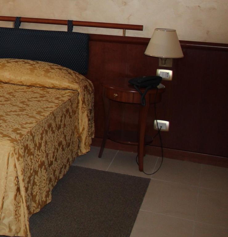 Трехместный (Трехместный номер) отеля Jolly Aretusa Palace Hotel, Сиракузы