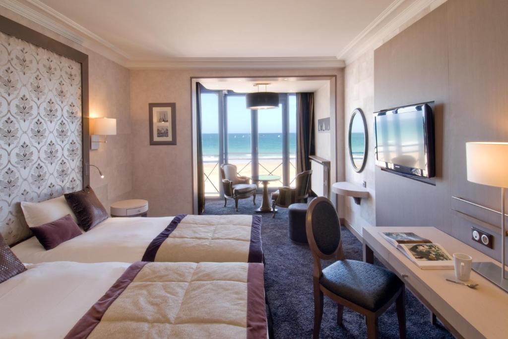 Двухместный (Двухместный номер Croisiere Prestige с 1 кроватью и видом на море) отеля Grand Hôtel Des Thermes, Сен-Мало