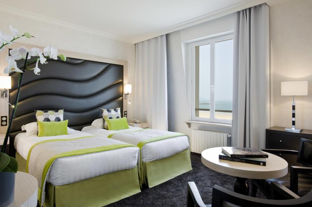 Двухместный (Улучшенный двухместный номер с 1 кроватью Escale с видом на море) отеля Grand Hôtel Des Thermes, Сен-Мало