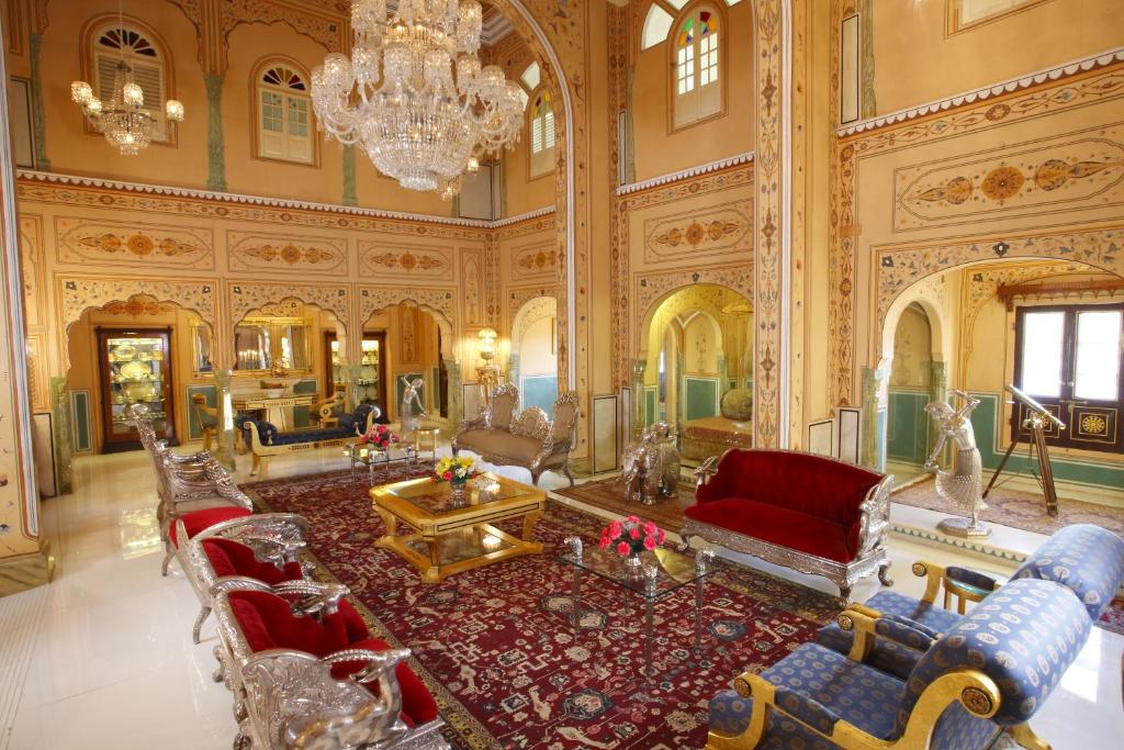 Двухместный (Президентский люкс) отеля The Raj Palace (Small Luxury Hotels of the World), Джайпур