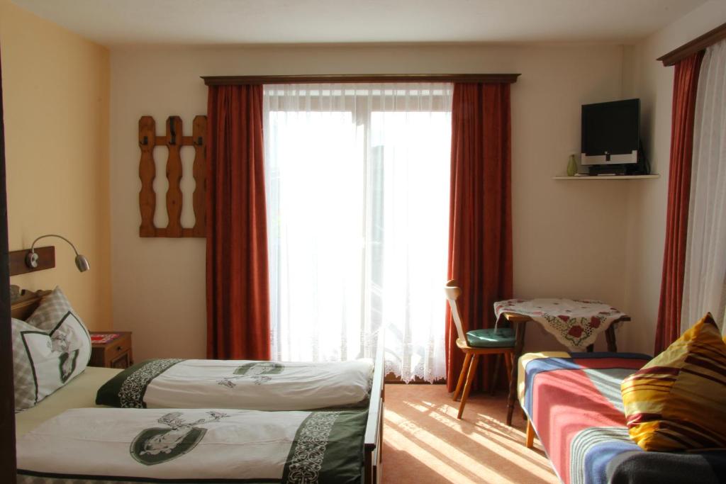 Двухместный (Двухместный номер с 1 кроватью и общей ванной комнатой) отеля Haus Jochblick Familie Loinger, Бриксен-им-Тале