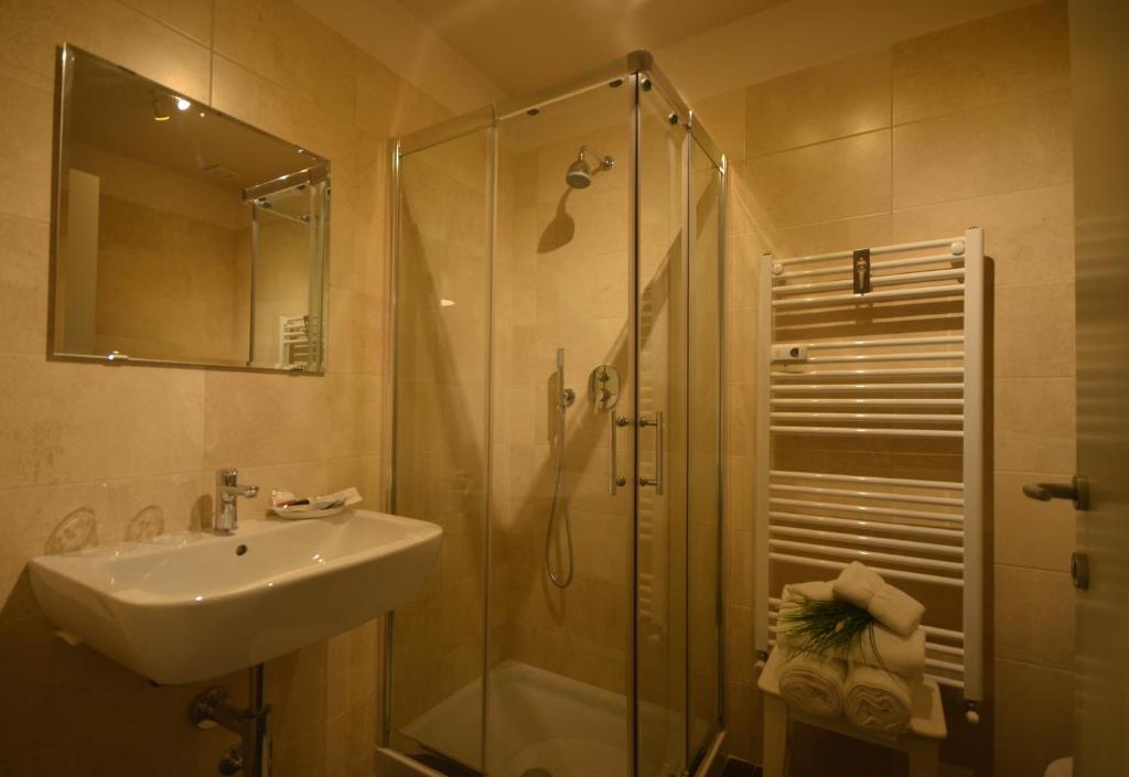 Трехместный (Трехместный номер с собственной ванной комнатой) отеля B&B Room Italy, Бергамо