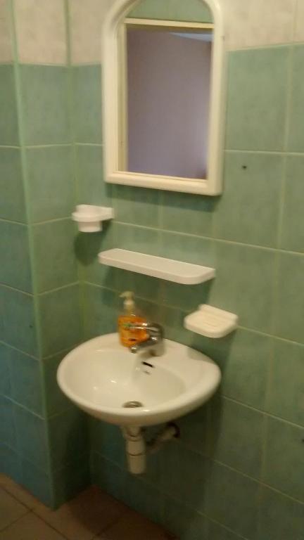 Четырехместный (Четырехместный номер с собственной ванной комнатой) гостевого дома Poilsio namai Šaltinelis, Плателяй