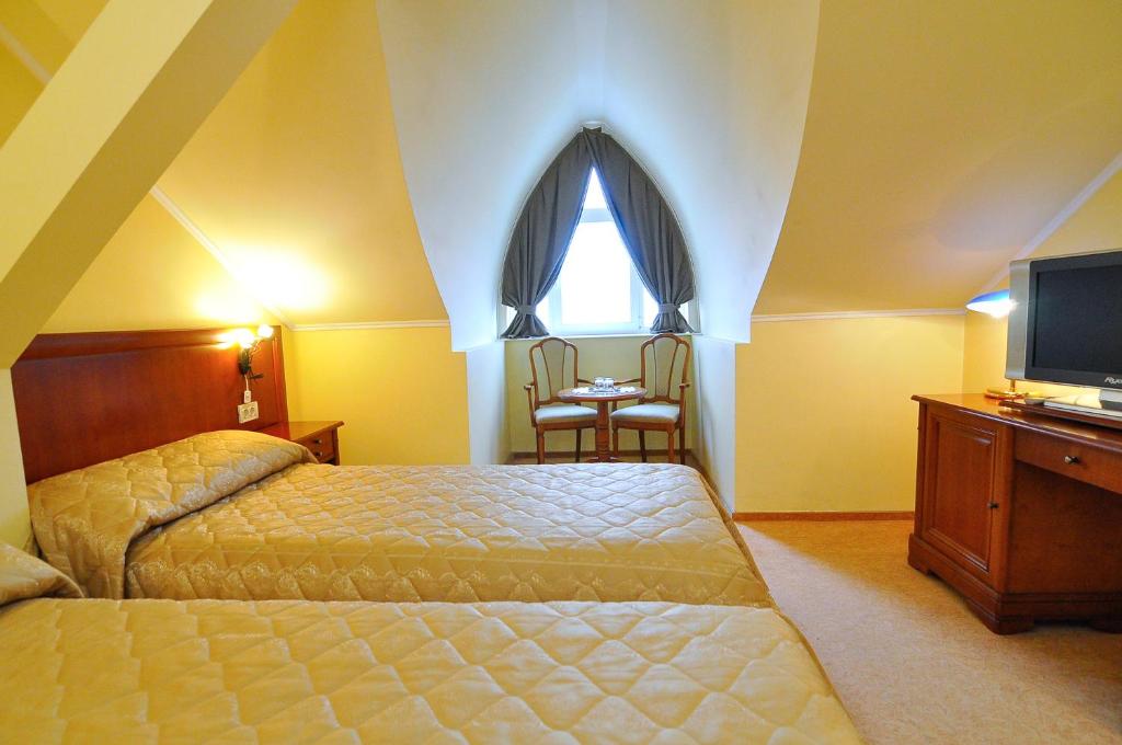 Двухместный (Стандартный двухместный номер с 1 кроватью или 2 отдельными кроватями) отеля Hotel Maxim, Орадя