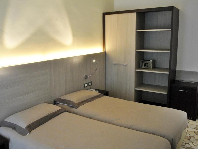 Двухместный (Улучшенный двухместный номер с 2 отдельными кроватями) отеля Hotel Ritter, Милан