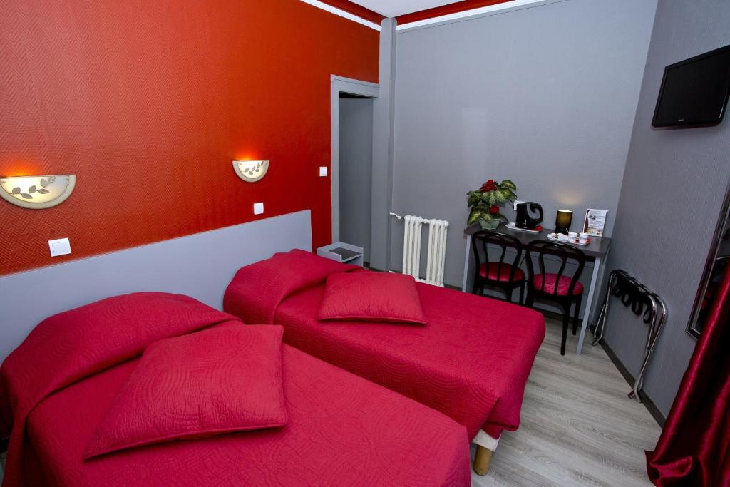 Двухместный (Двухместный номер с 2 отдельными кроватями) отеля Hipotel Paris Voltaire Bastille, Париж