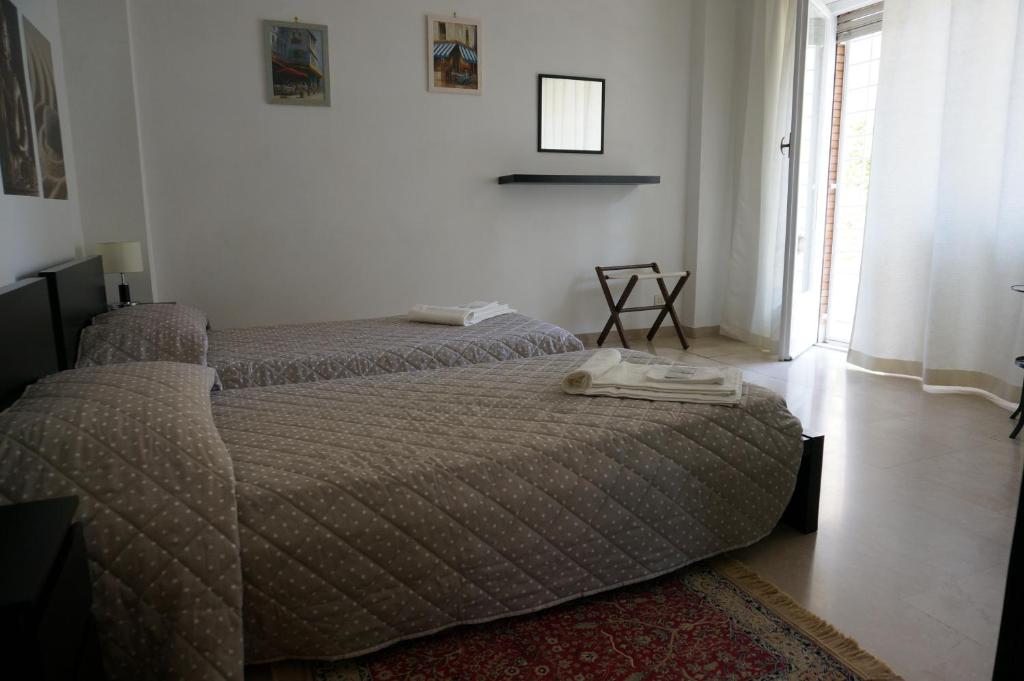 Двухместный (Двухместный номер с 1 кроватью и собственной ванной комнатой вне номера) отеля Romoletto B&B, Рим