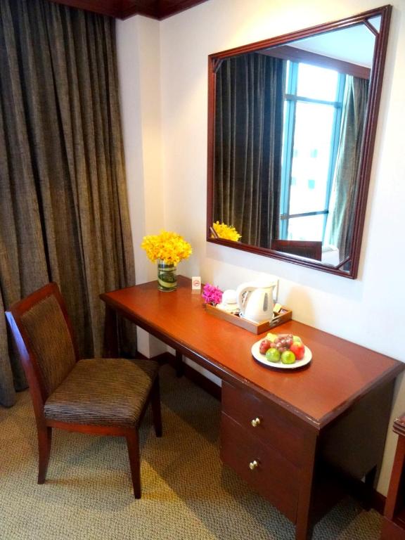 Двухместный (Standard Corner Room City View), City Lodge Soi 9 Hotel