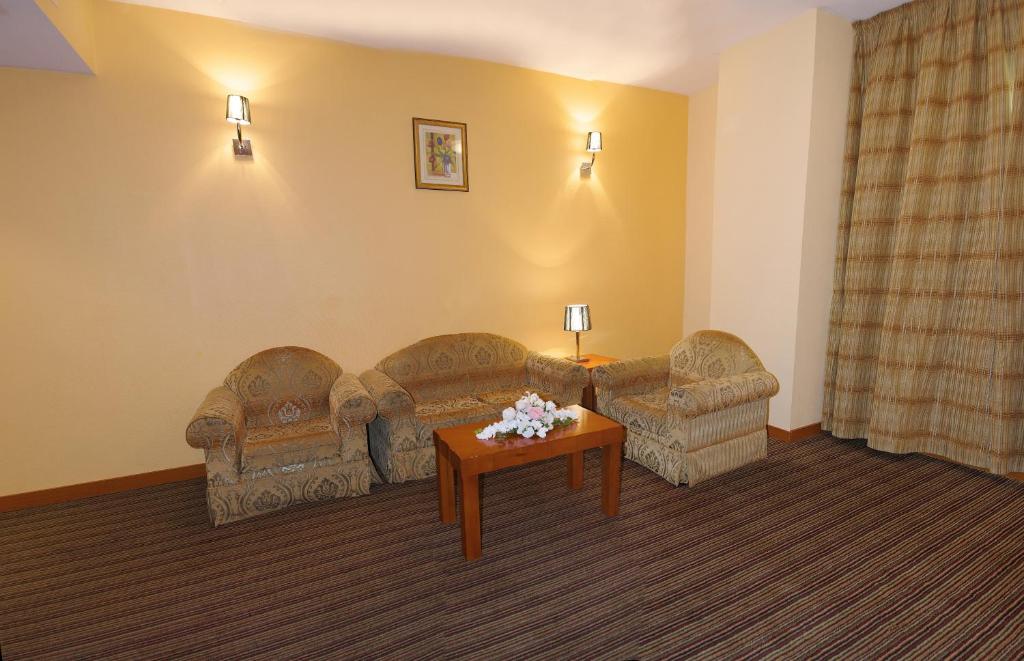 Сьюит (Представительский люкс) отеля Al Massa Hotel 1, Аль-Айн