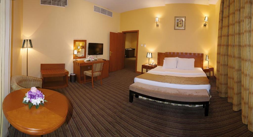 Двухместный (Номер Делюкс с кроватью размера «king-size») отеля Al Massa Hotel 1, Аль-Айн