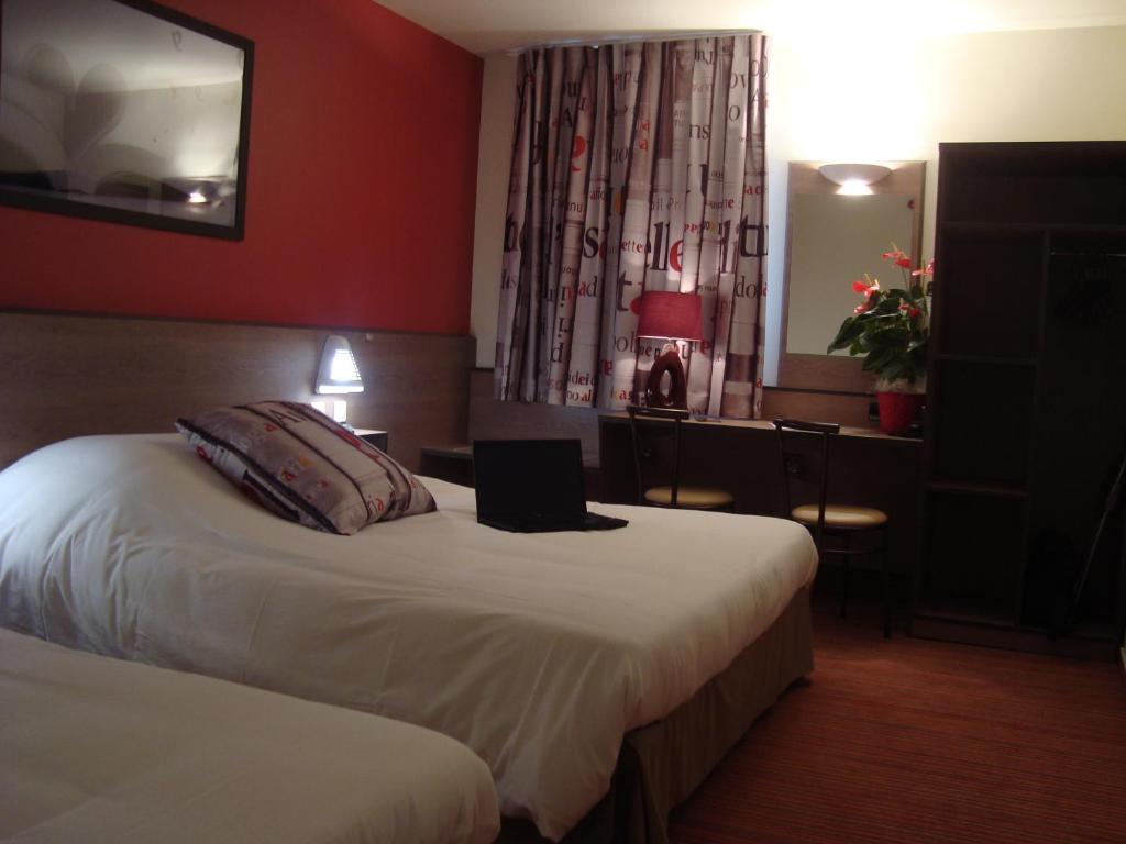 Четырехместный (Quadruple Room (1 double bed, 1 single bed, 1 child bed)), Ace Hotel Annecy