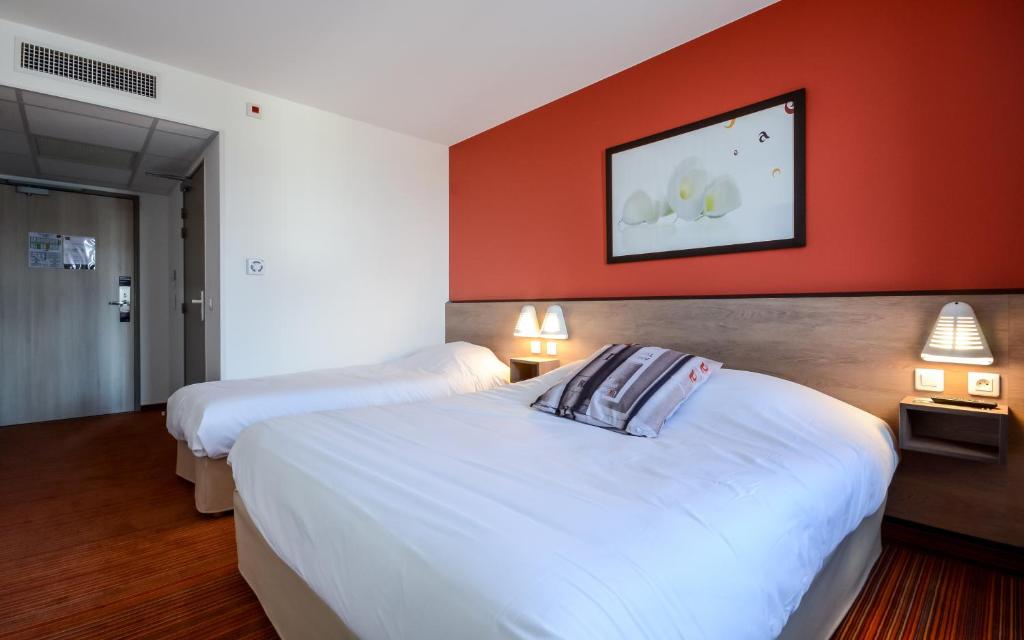 Четырехместный (Quadruple Room (1 double bed, 1 single bed, 1 child bed)) отеля Ace Hotel Annecy, Анси