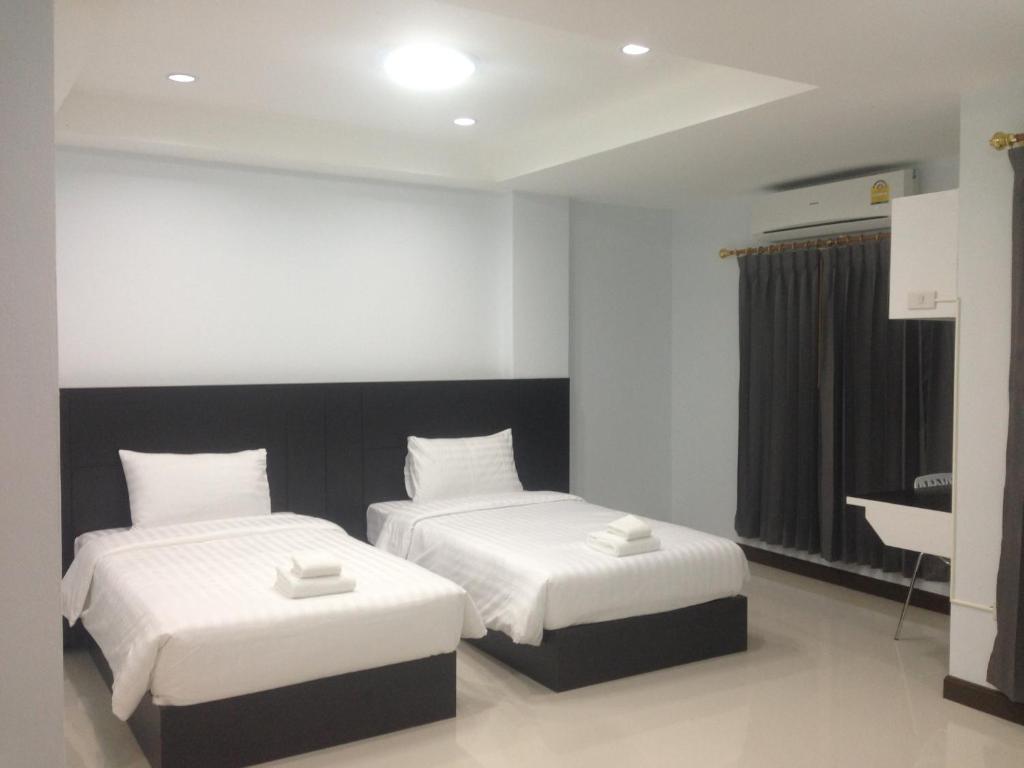 Двухместный (Двухместный номер Делюкс с 2 отдельными кроватями) отеля Praiyanan Place Hotel, Маха Саракхам