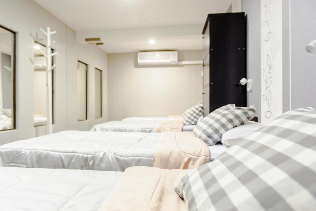 Номер (Односпальная кровать в общем номере), I-Sleep Silom Hostel