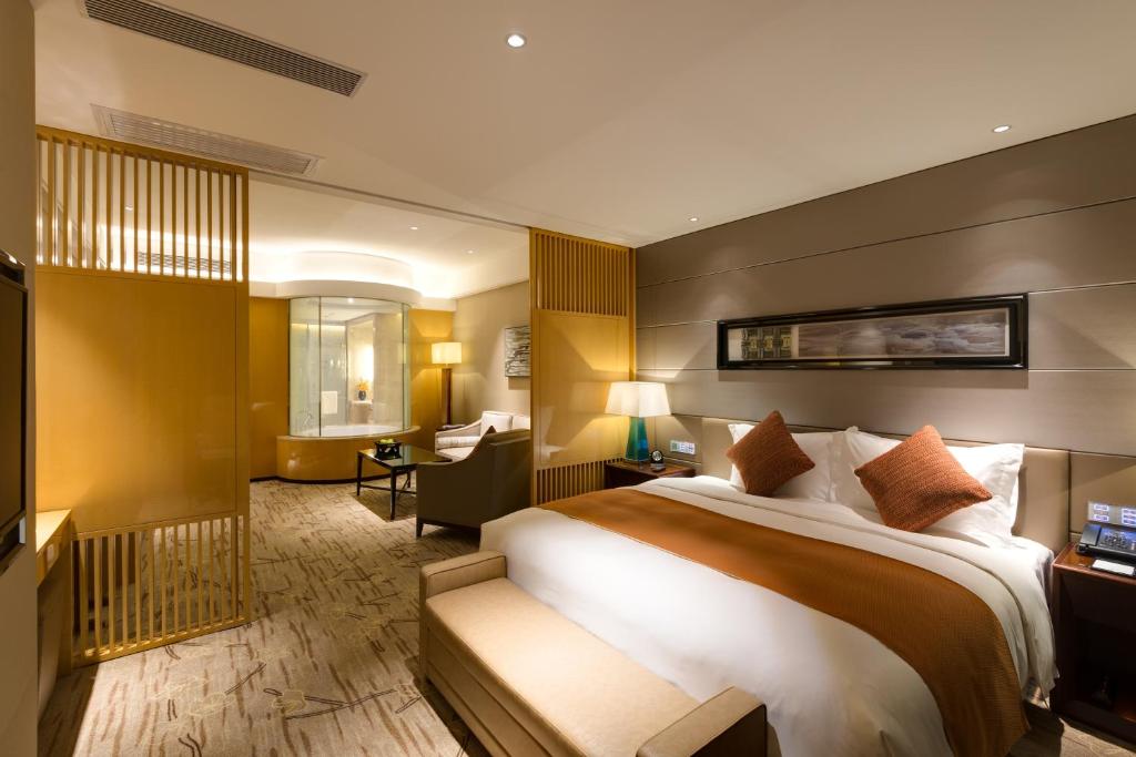 Трехместный (Номер «Премьер» с кроватью размера «king-size») отеля Hotel Nikko Guangzhou, Гуанчжоу