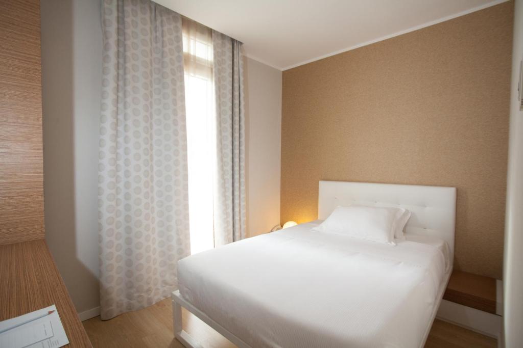Двухместный (Стандартный двухместный номер с 1 кроватью и балконом) отеля Oxygen Lifestyle Hotel/Helvetia Parco, Римини