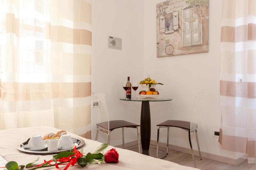 Двухместный (Двухместный номер с 1 кроватью или 2 отдельными кроватями и собственной ванной комнатой) отеля Relais 155 Guest House, Рим