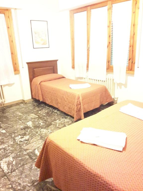 Двухместный (Двухместный номер с 1 кроватью и общей ванной комнатой) отеля Albergo Sonia, Флоренция