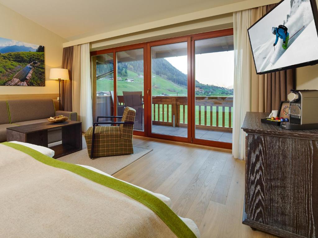 Сьюит (Полулюкс) отеля Alpeiner - Nature Resort Tirol, Нойштифт