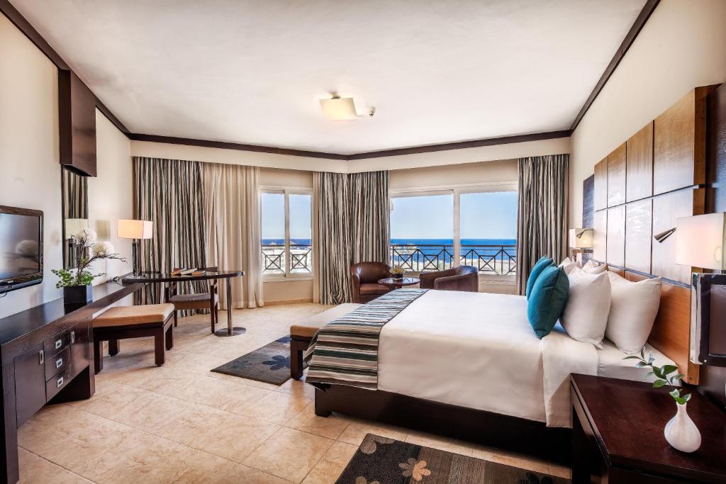 Сьюит (Представительский люкс) курортного отеля Cleopatra Luxury Resort Sharm El Sheikh, Шарм-эль-Шейх