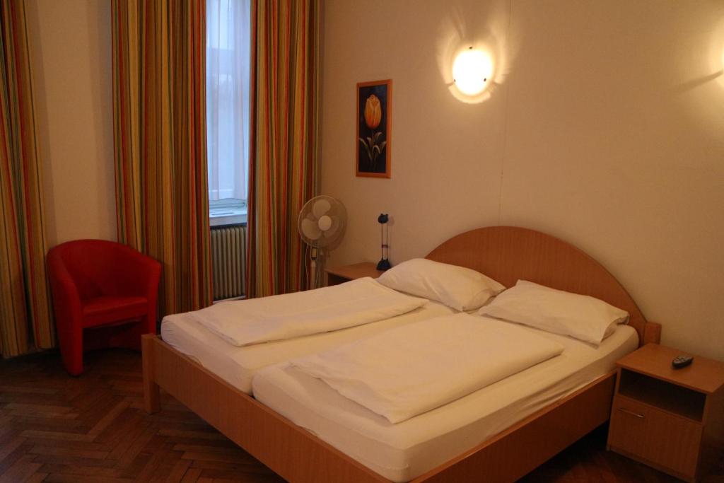 Сьюит (Двухместный полулюкс с 1 кроватью) гостевого дома Suite Hotel 200m zum Prater, Вена