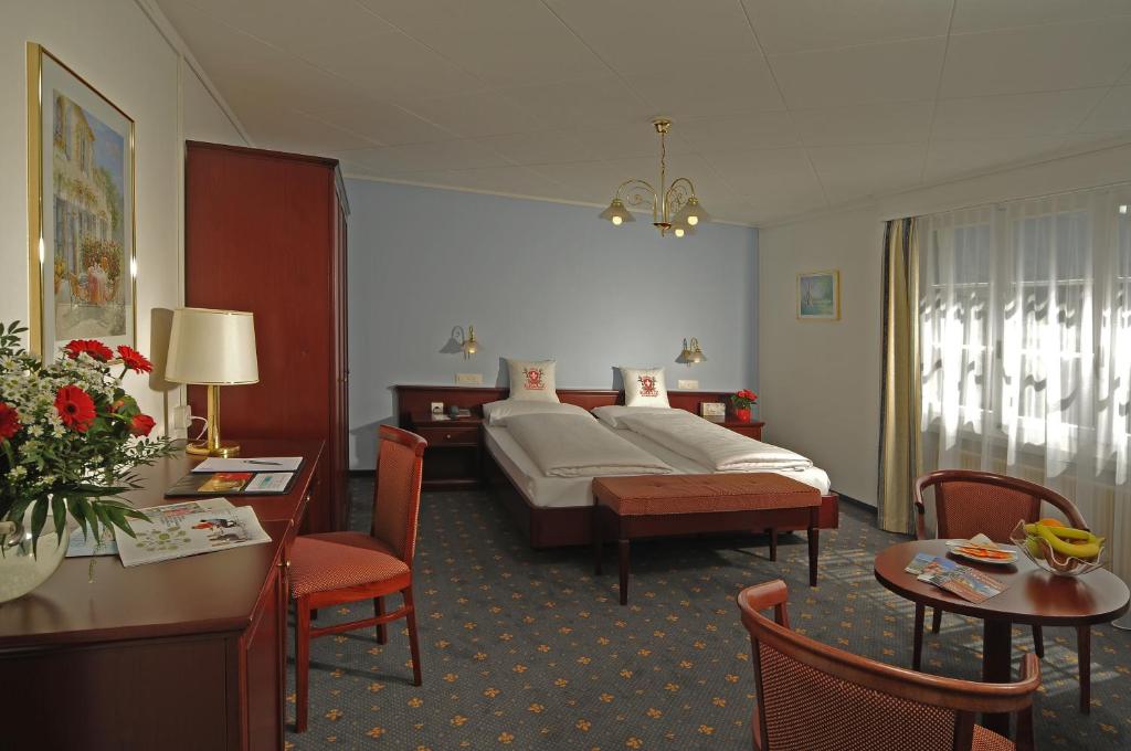 Двухместный (Двухместный номер с 2 отдельными кроватями) отеля Hotel Weisses Kreuz, Интерлакен