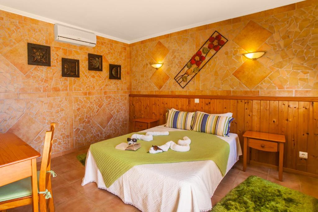 Апартаменты (Апартаменты с двумя спальнями, вид на бассейн и сад (для 5 взрослых)) отеля Montinho De Ouro, Луш