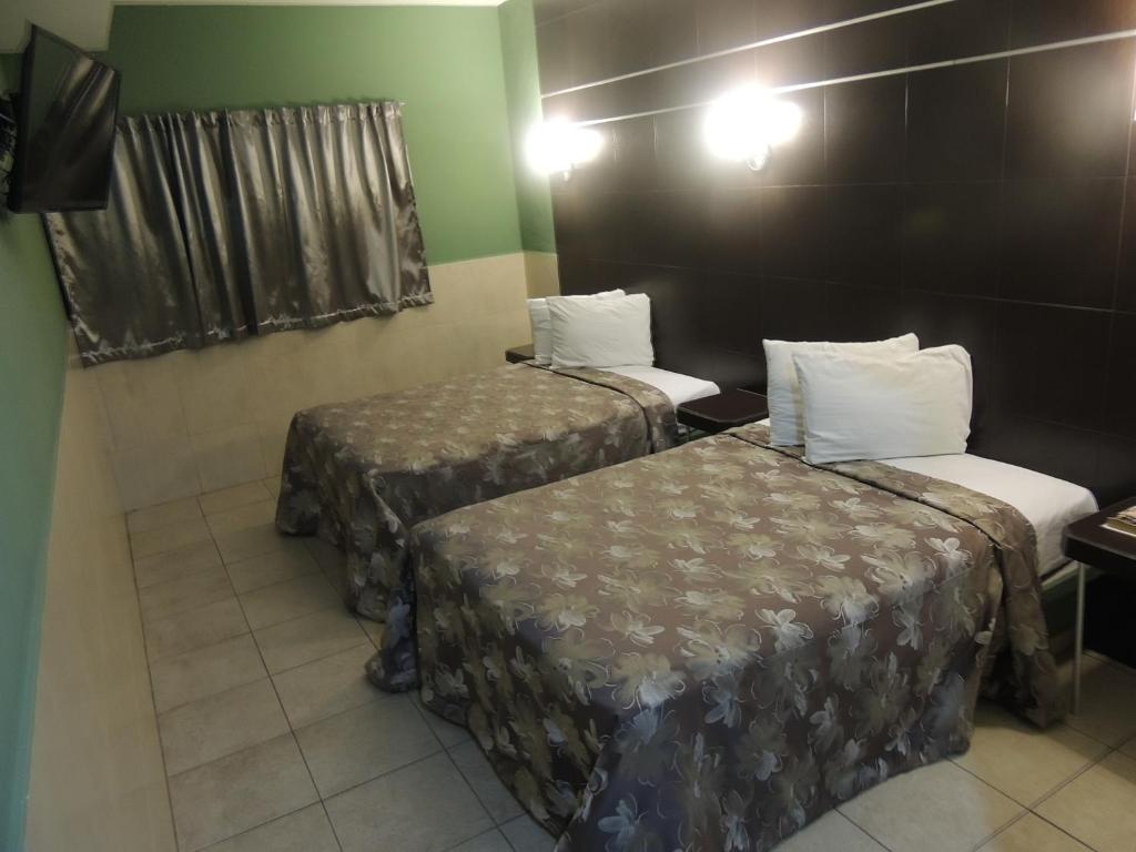 Двухместный (Двухместный номер Делюкс с 2 двуспальными кроватями) отеля Hotel Metropolitano Tampico, Тампико