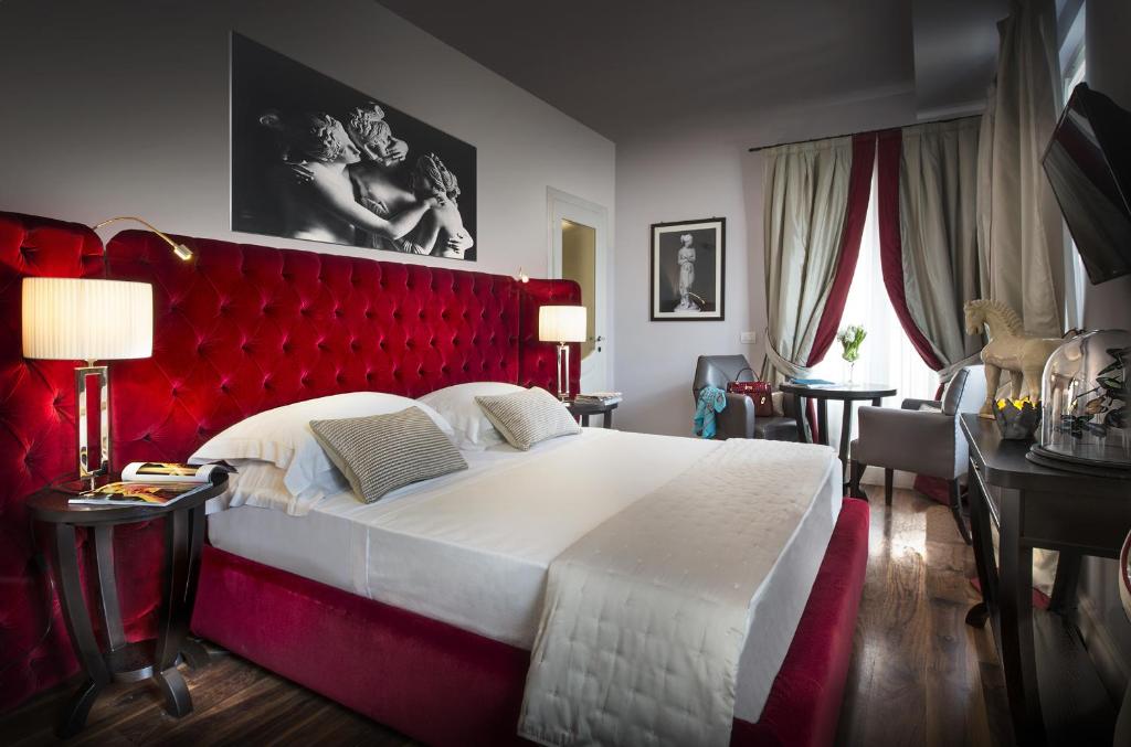 Двухместный (Двухместный номер Делюкс с 1 кроватью и террасой) отеля Grand Amore Hotel and Spa, Флоренция