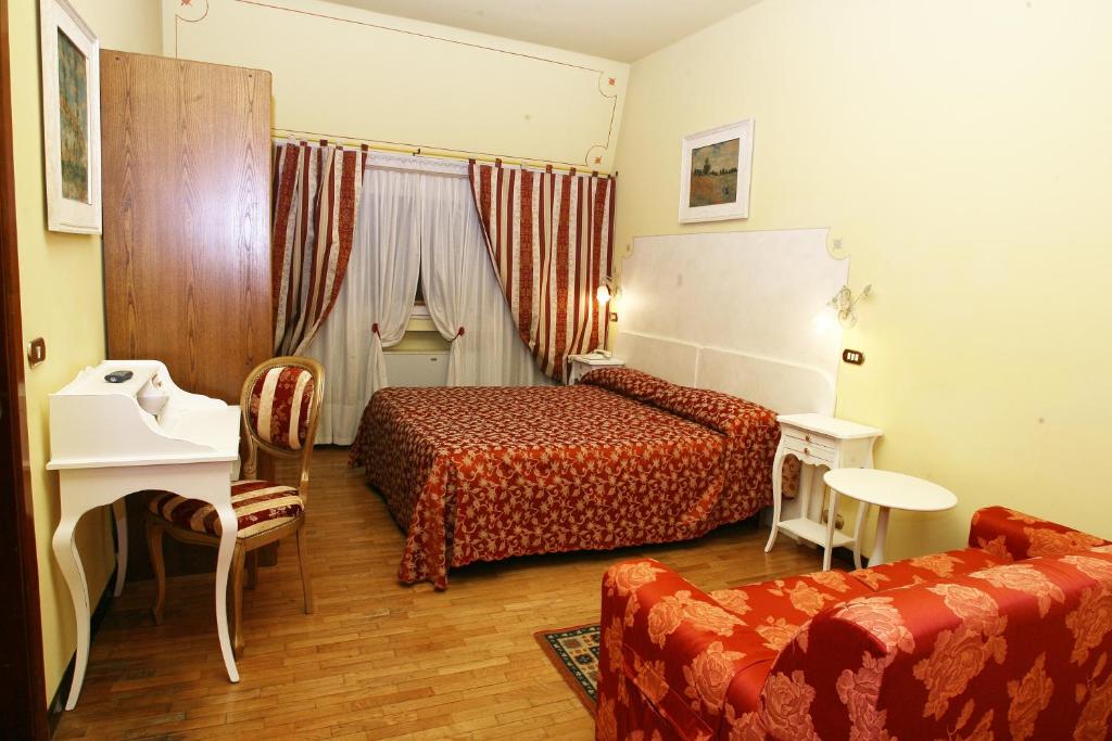 Трехместный (Трехместный номер) отеля Ai Ronchi Motor Hotel, Брешиа