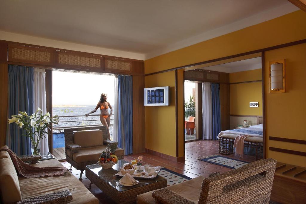 Сьюит (Полулюкс) курортного отеля Lido Sharm Hotel Naama Bay, Шарм-эль-Шейх