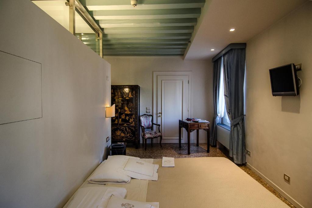 Двухместный (Стандартный двухместный номер с 1 кроватью или 2 отдельными кроватями — Первый этаж) отеля Ca' Nigra Lagoon Resort, Венеция