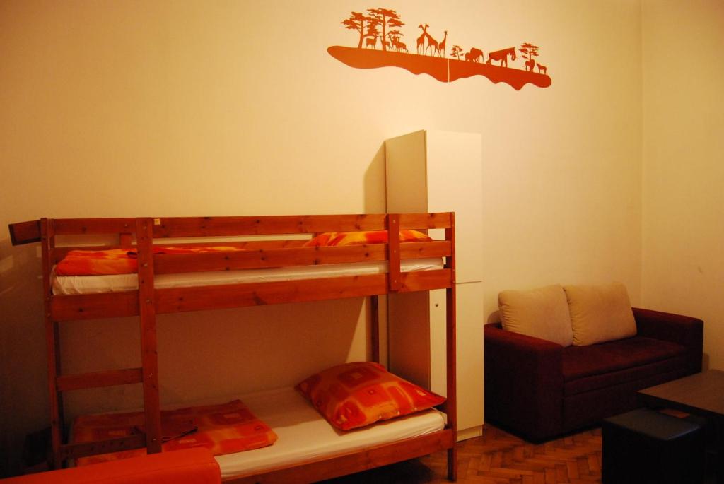Номер (Односпальная кровать в общем номере для мужчин и женщин (4 взрослых)) хостела Boomerang Hostel, Будапешт