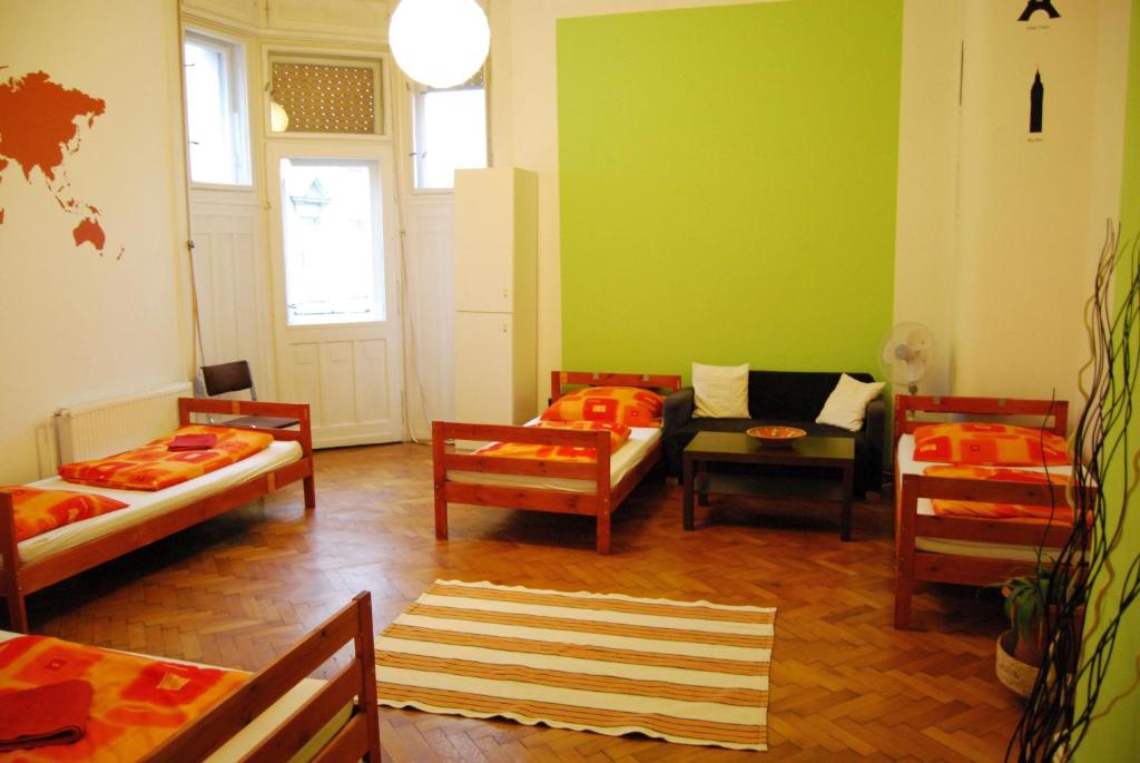 Четырехместный (Четырехместный номер с общей ванной комнатой) хостела Boomerang Hostel, Будапешт