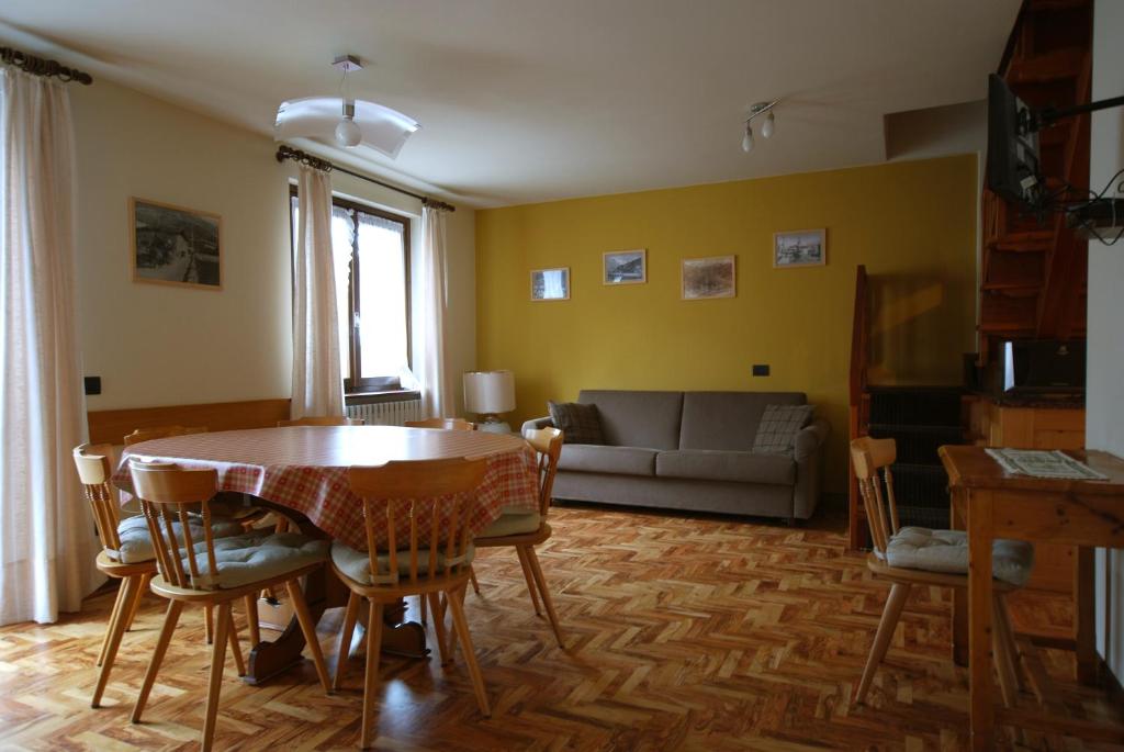 Апартаменты (Апартаменты с 3 спальнями - двухуровневые) апартамента Chalet Silvi Residence, Бормио