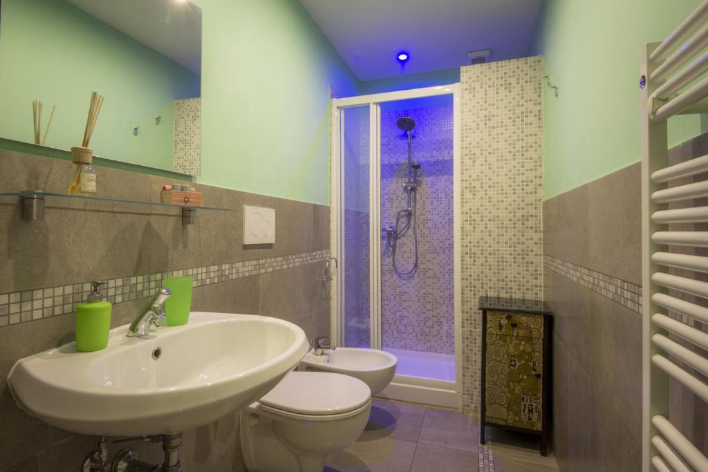 Двухместный (Двухместный номер с 1 кроватью или 2 отдельными кроватями и собственной внешней ванной комнатой) отеля Ridolfi Guest House, Флоренция