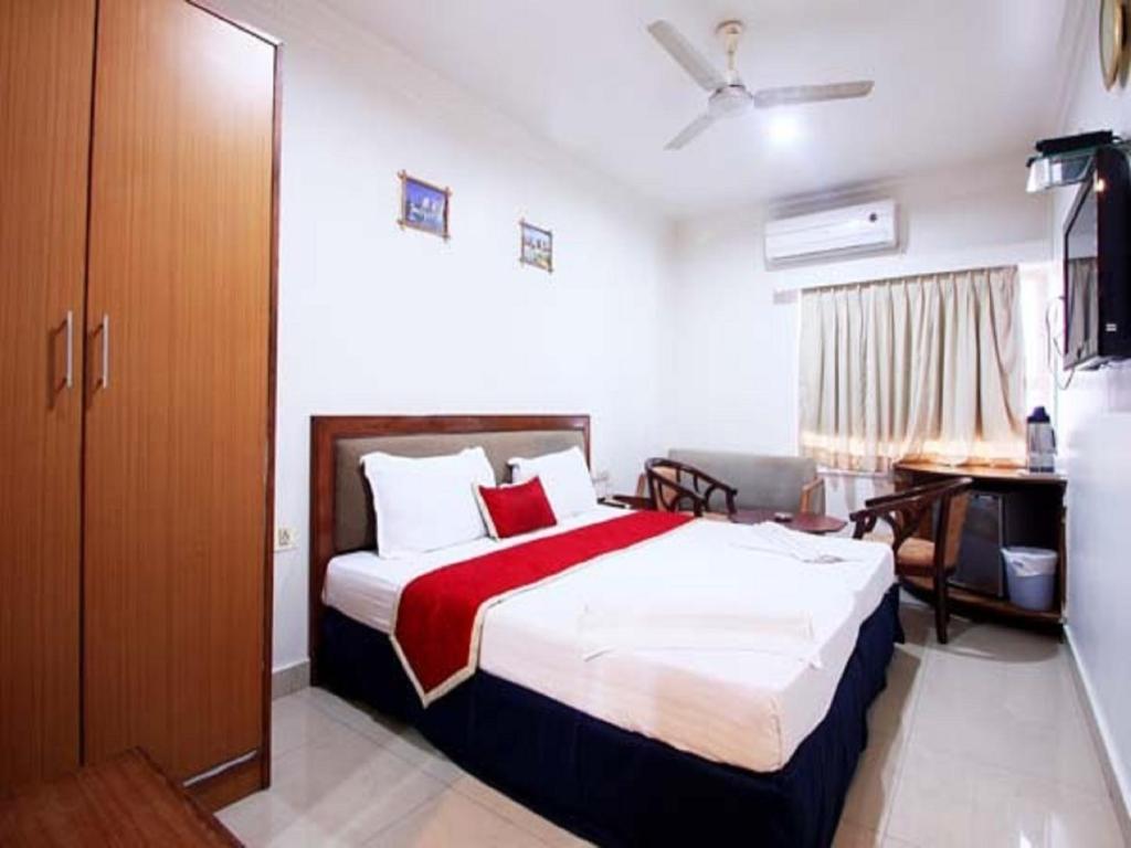 Двухместный (Двухместный номер Делюкс с 1 кроватью) отеля Sitara Paradise, Хайдарабад