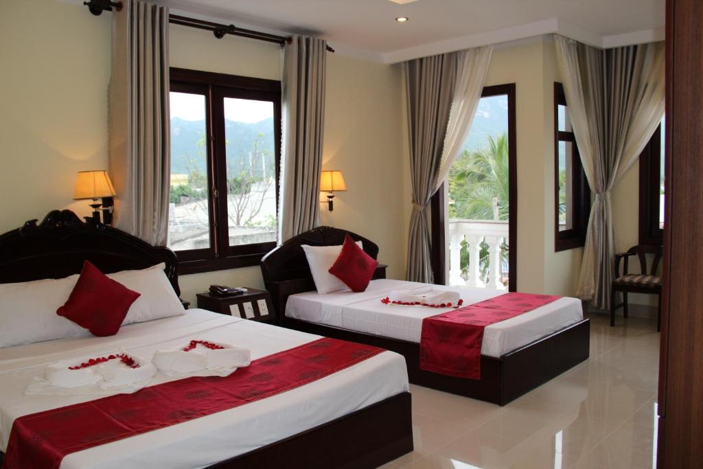 Двухместный (Двухместный номер с 1 кроватью или 2 отдельными кроватями, вид на горы) курортного отеля GM Doc Let Beach Resort & Spa, Нячанг