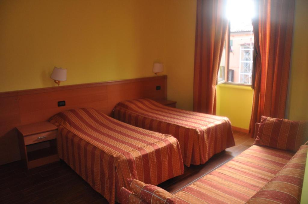 Двухместный (Двухместный номер с 2 отдельными кроватями и общей ванной комнатой) хостела Hostel Beauty, Рим