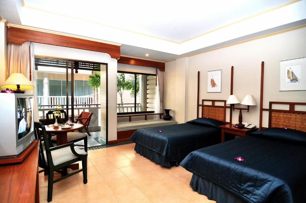Двухместный (Двухместный номер Делюкс с 1 кроватью или 2 отдельными кроватями) отеля Karon Princess Hotel, Пхукет