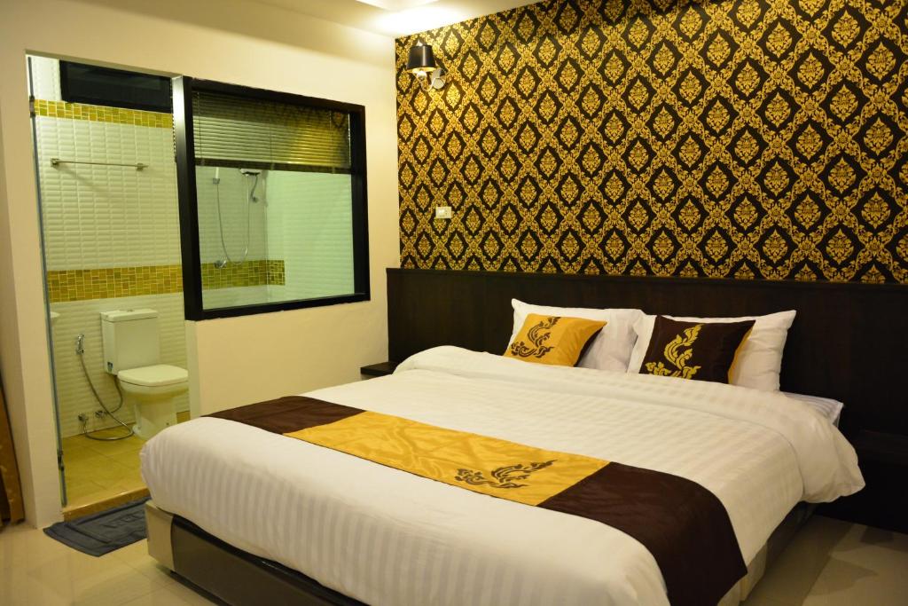 Двухместный (Улучшенный двухместный номер с 1 кроватью) гостевого дома Adamaz House, Бангкок