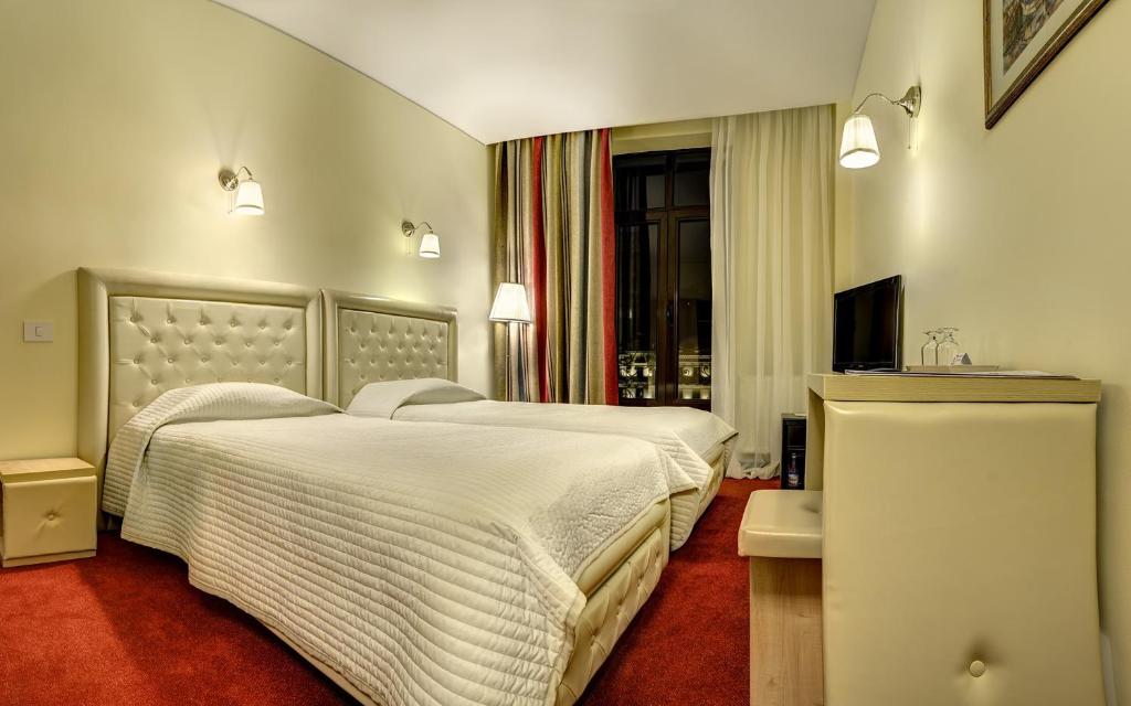 Двухместный (Стандартный двухместный номер с 2 отдельными кроватями) отеля Capitol Hotel, Бухарест