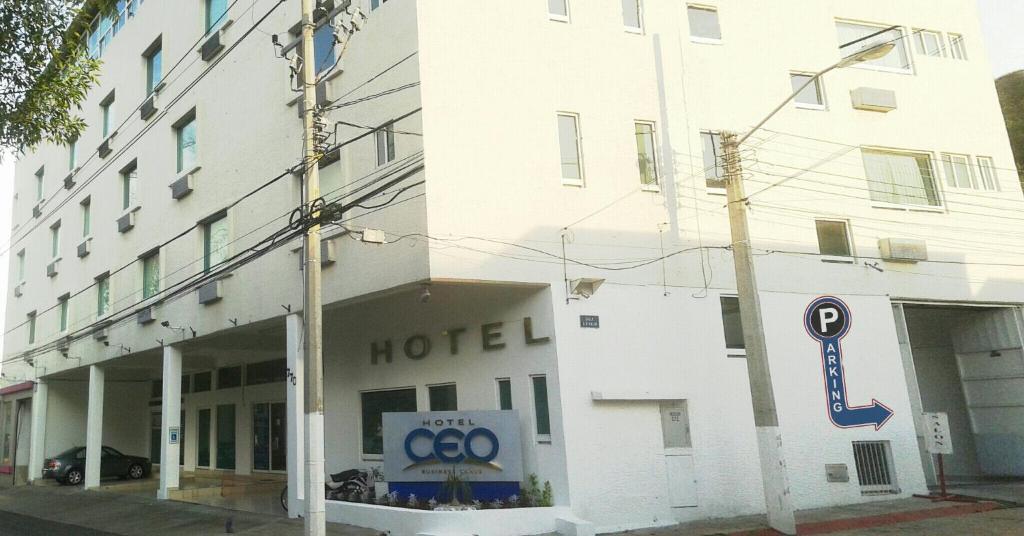 Отель Hotel CEO, Морелия
