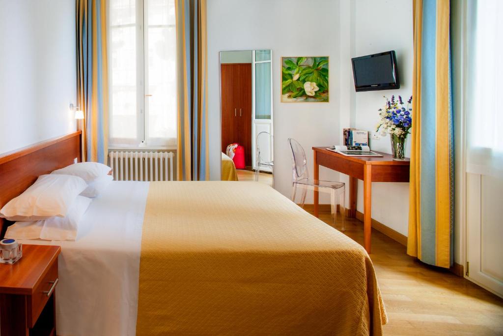 Двухместный (Двухместный номер с 1 кроватью или 2 отдельными кроватями, вид на холмы) отеля Hotel Beau Sejour, Алассио