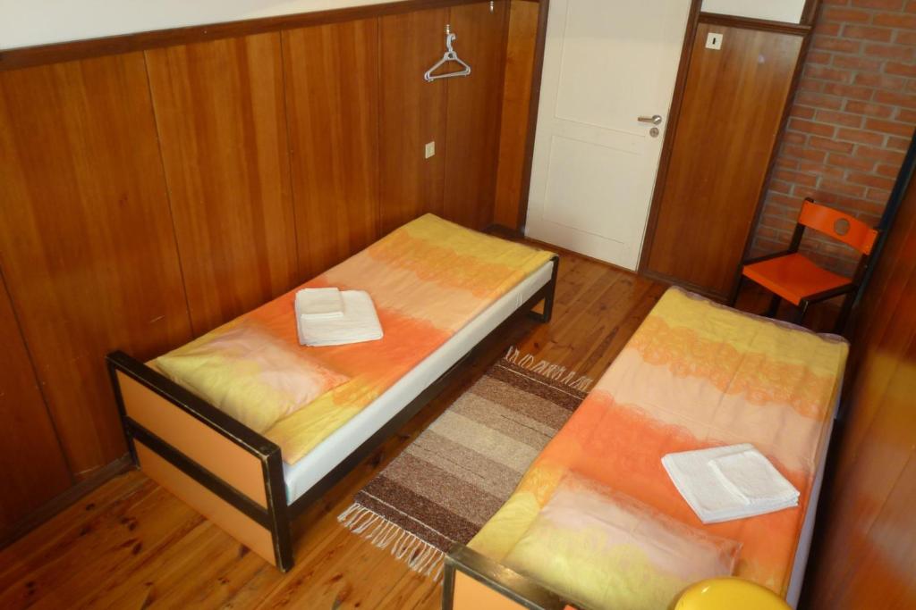 Двухместный (Двухместный номер с 2 отдельными кроватями) гостевого дома Kihelkonna Pastorate Guesthouse, Карала