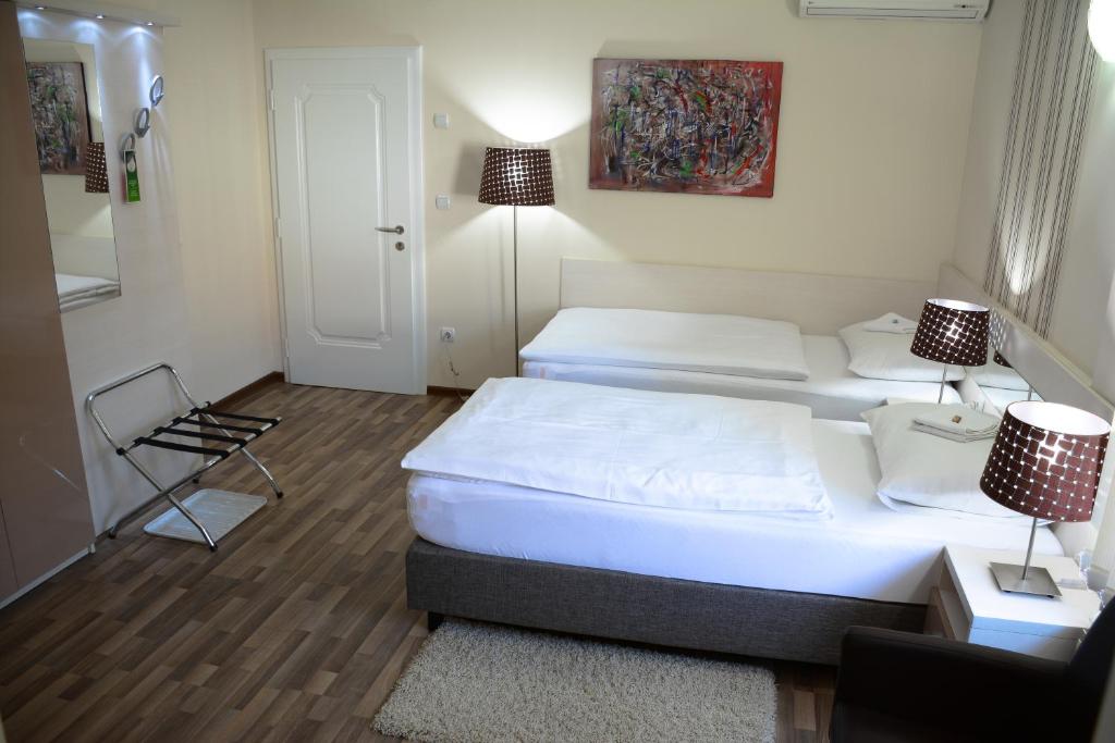 Двухместный (Двухместный номер Делюкс с 1 кроватью или 2 отдельными кроватями) гостевого дома Vila DeLux, Неготин